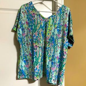 Women’s Size Small Patterned Top